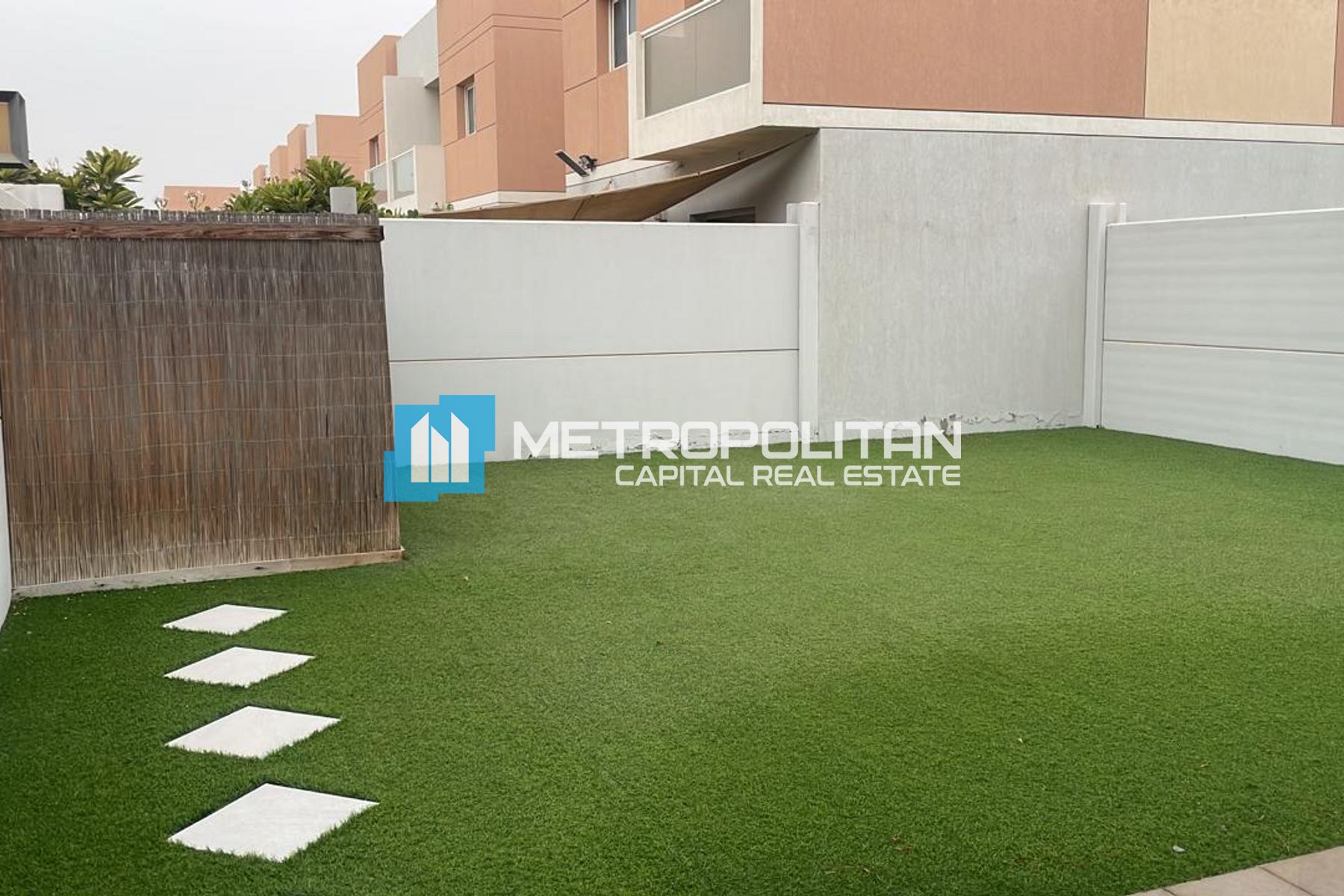 3BR with Balcony| Next to Corner| Well Maintained photo-2