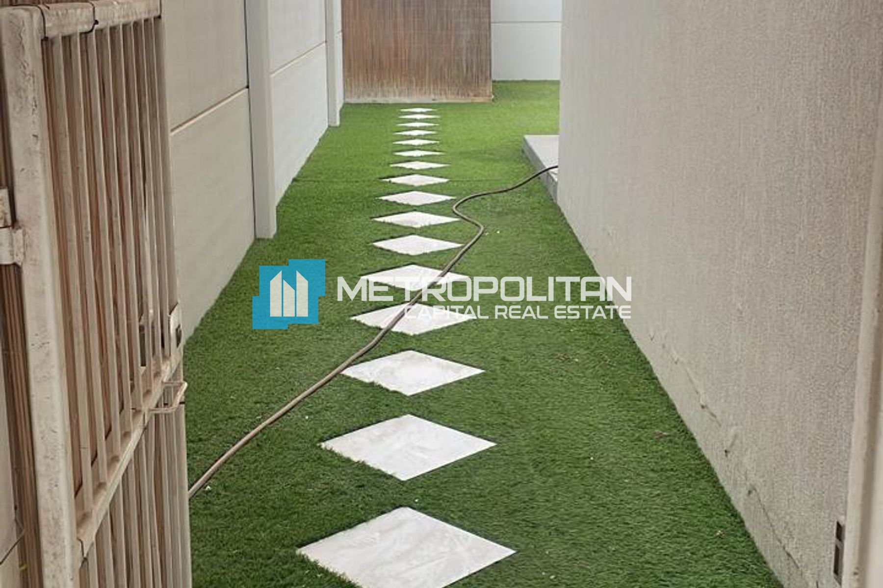 3BR with Balcony| Next to Corner| Well Maintained photo-6