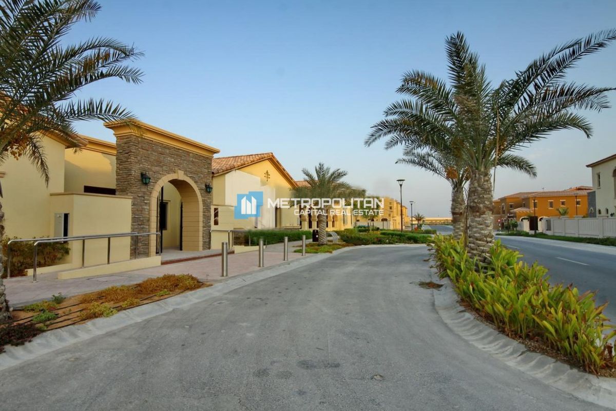 Furnished and Upgraded 4BR+Maid | Single Row Villa photo-0