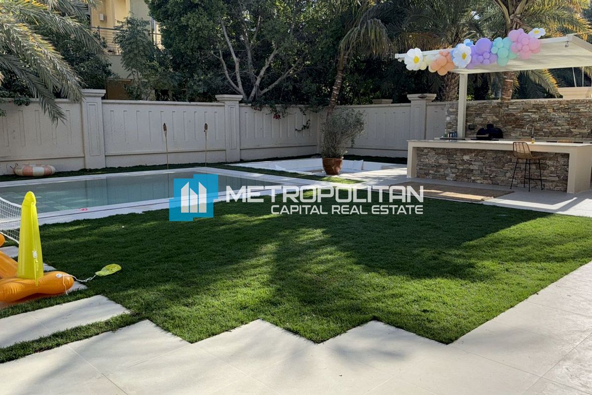 Furnished and Upgraded 4BR+Maid | Single Row Villa photo-1