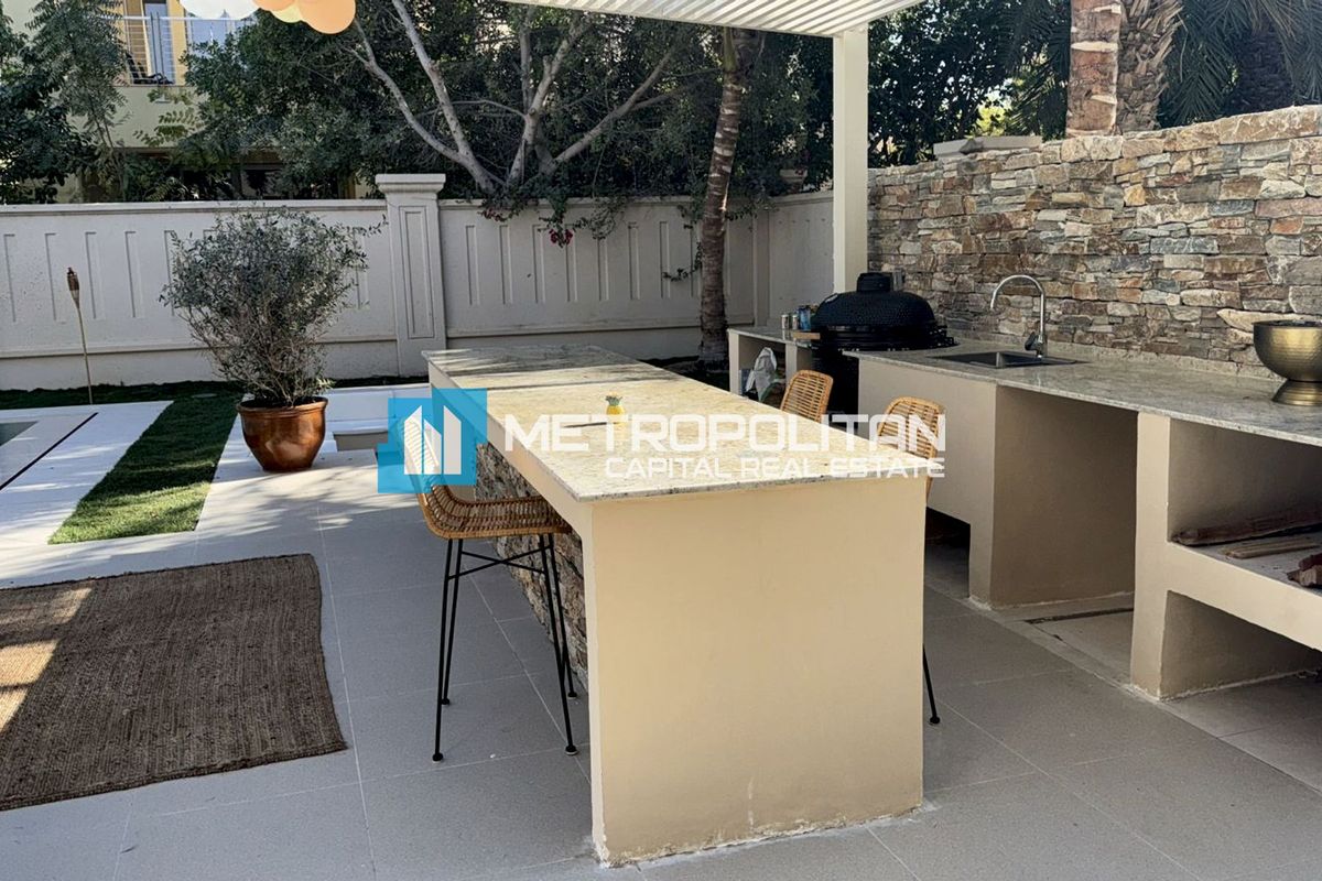 Furnished and Upgraded 4BR+Maid | Single Row Villa photo-5
