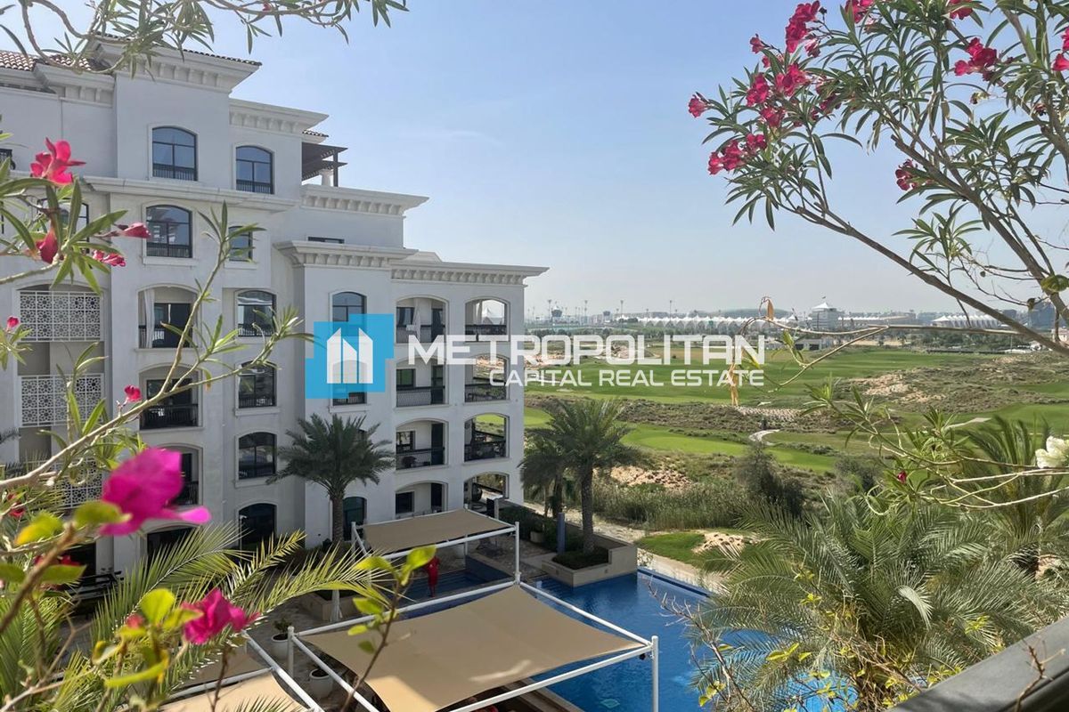 Spacious Studio I Stunning Views I Balcony