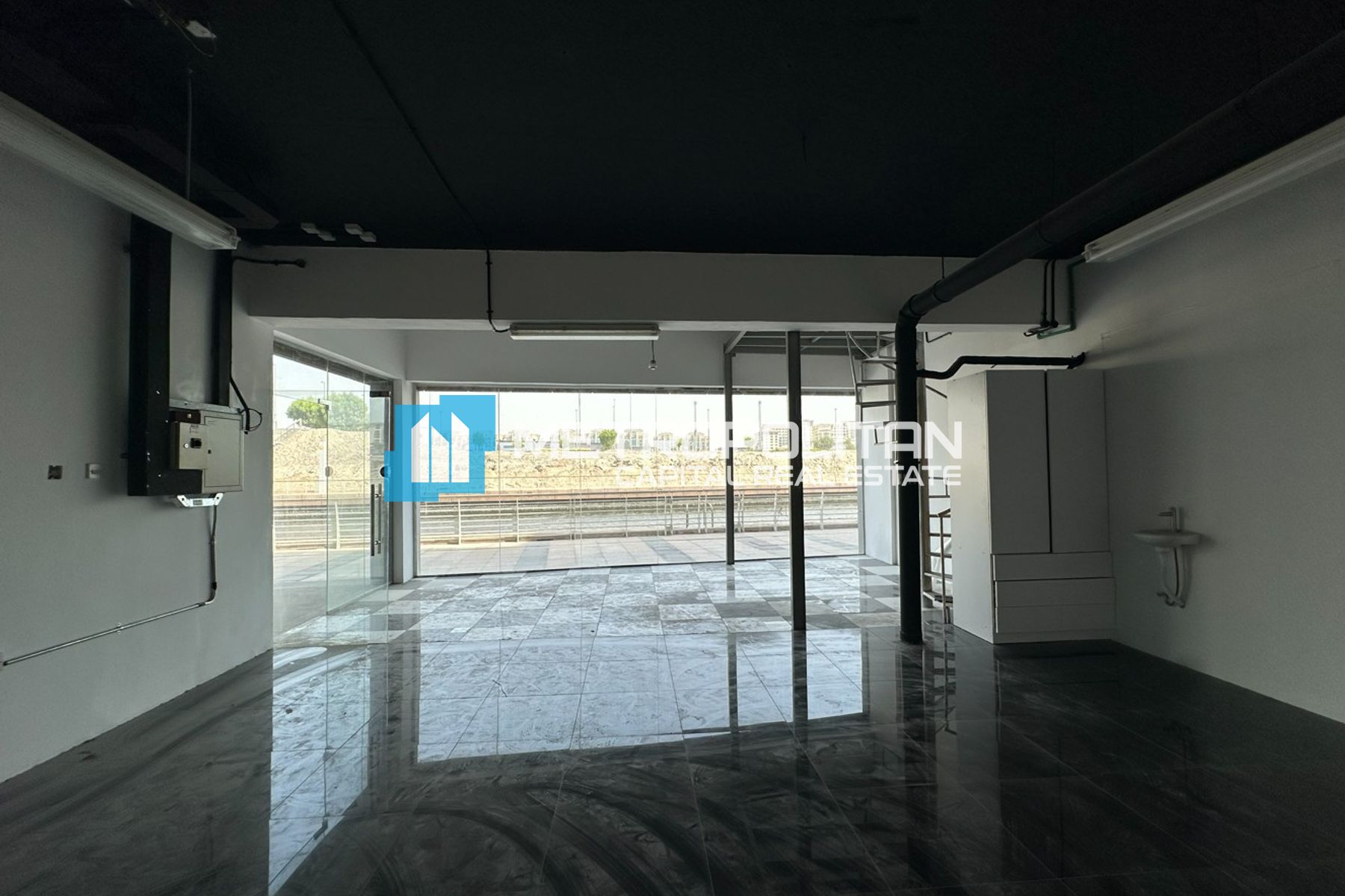 Vacant Shop | Fully Fitted | Waterfront Location photo-4