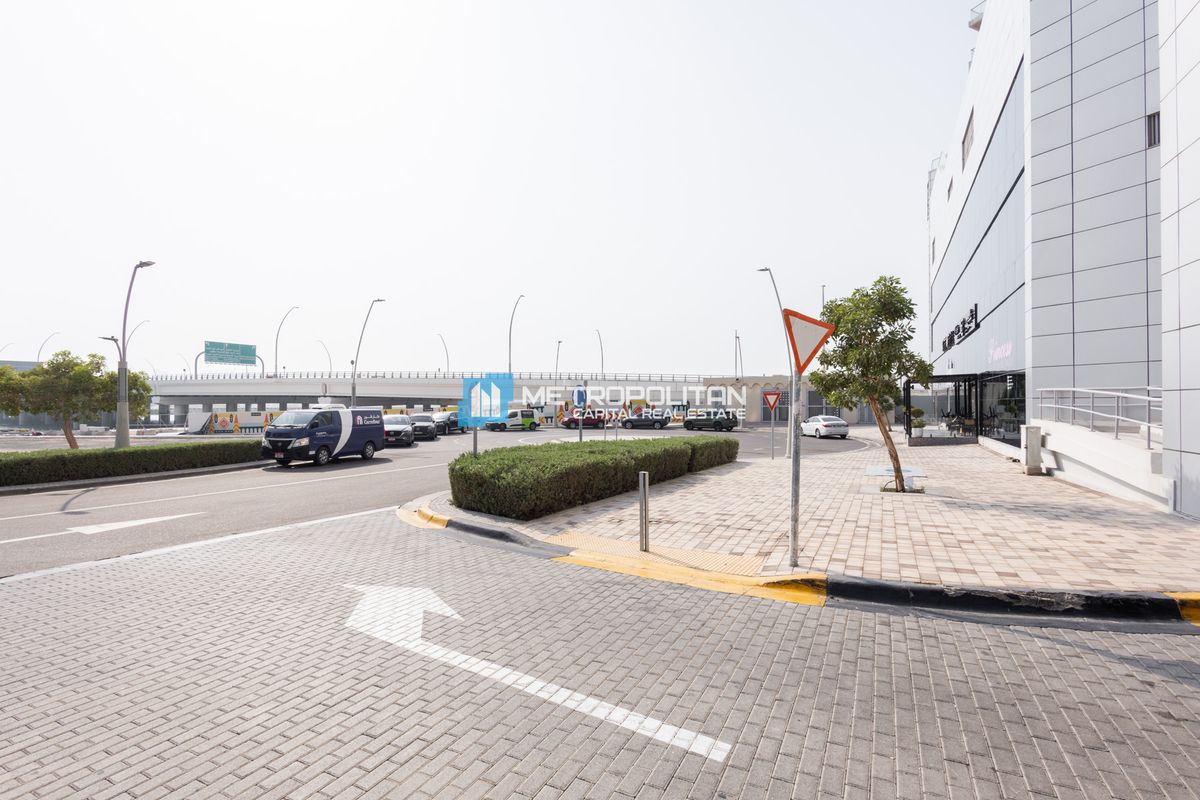 Fitted Retail Shop | Net ROI 7% | Prime Investment photo-12