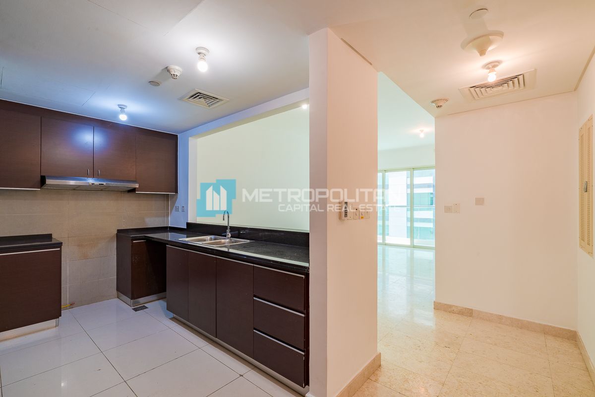Partial Sea View | Renovated | Kitchen Appliances photo-3
