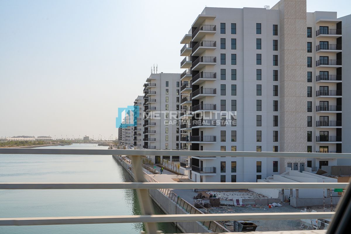 High Floor | Canal and Pool View | Studio+Balcony