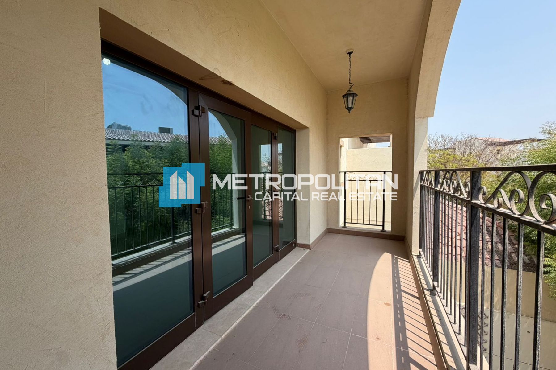 Ready To Move | Private Parking | Well Maintained photo-11