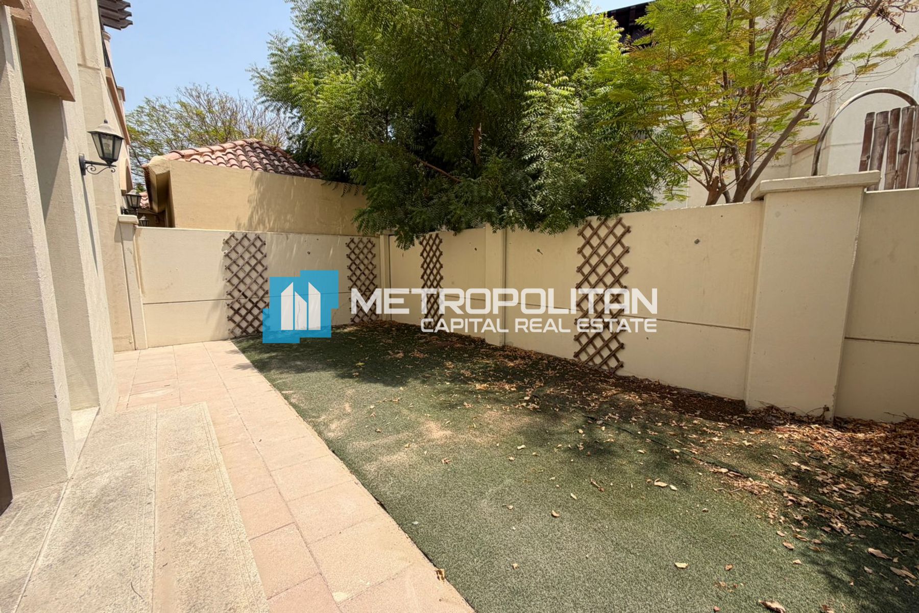 Ready To Move | Private Parking | Well Maintained photo-16