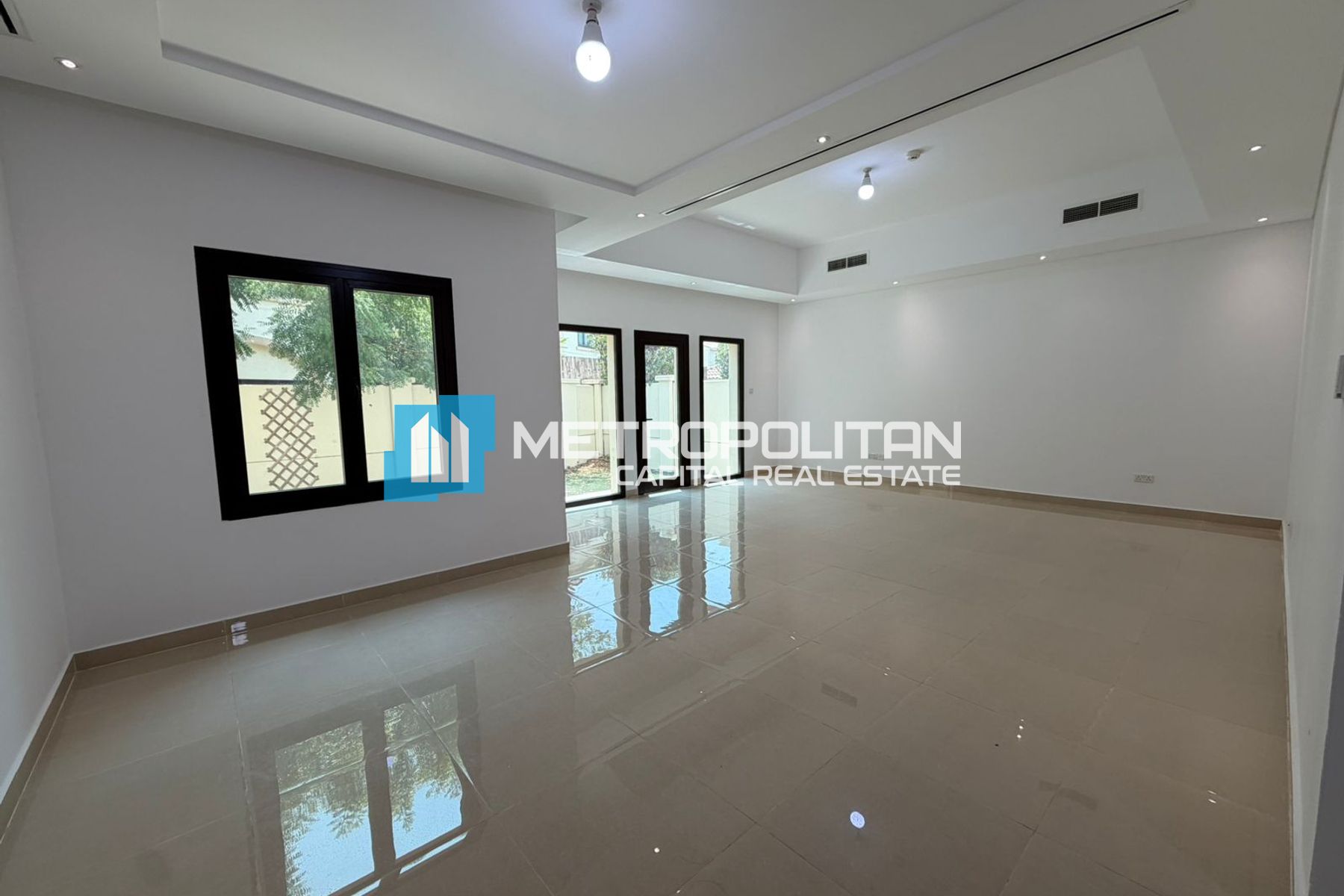 Ready To Move | Private Parking | Well Maintained photo-17
