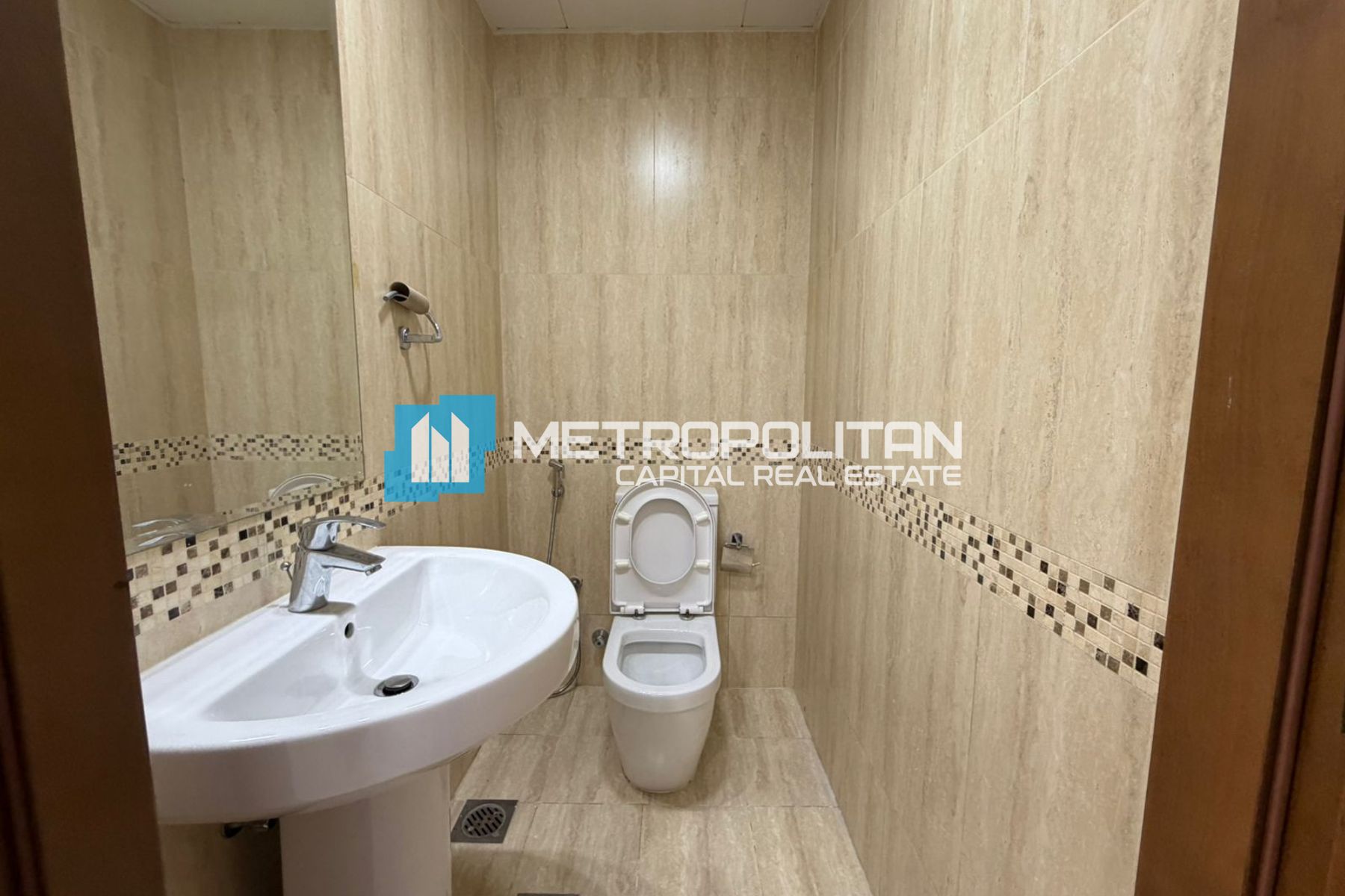 Ready To Move | Private Parking | Well Maintained photo-18