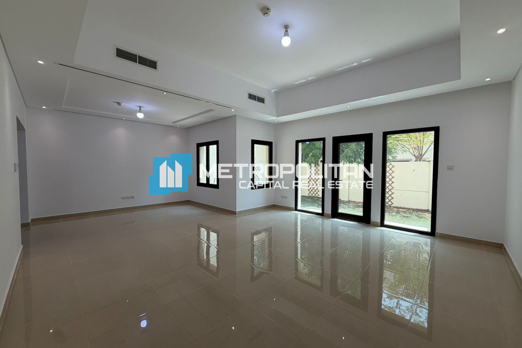Ready To Move | Private Parking | Well Maintained photo-1
