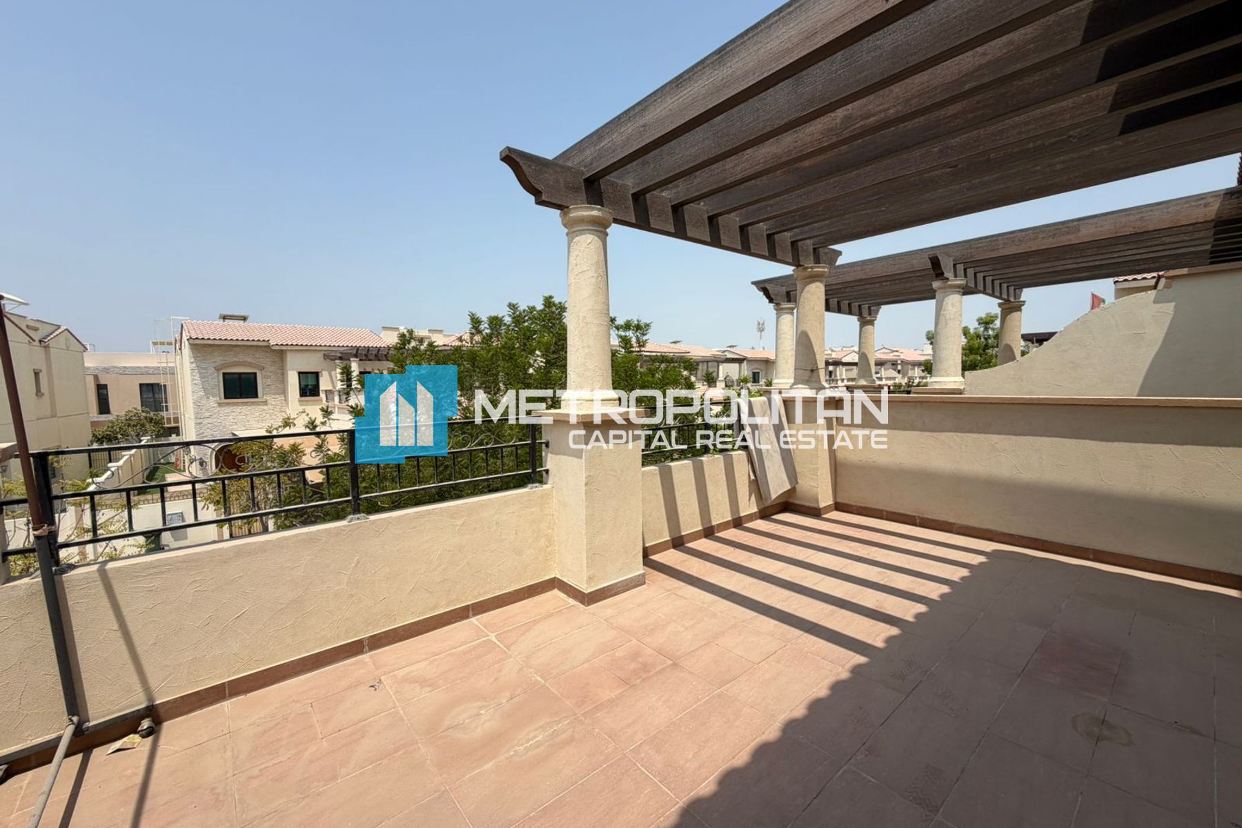 Ready To Move | Private Parking | Well Maintained photo-2