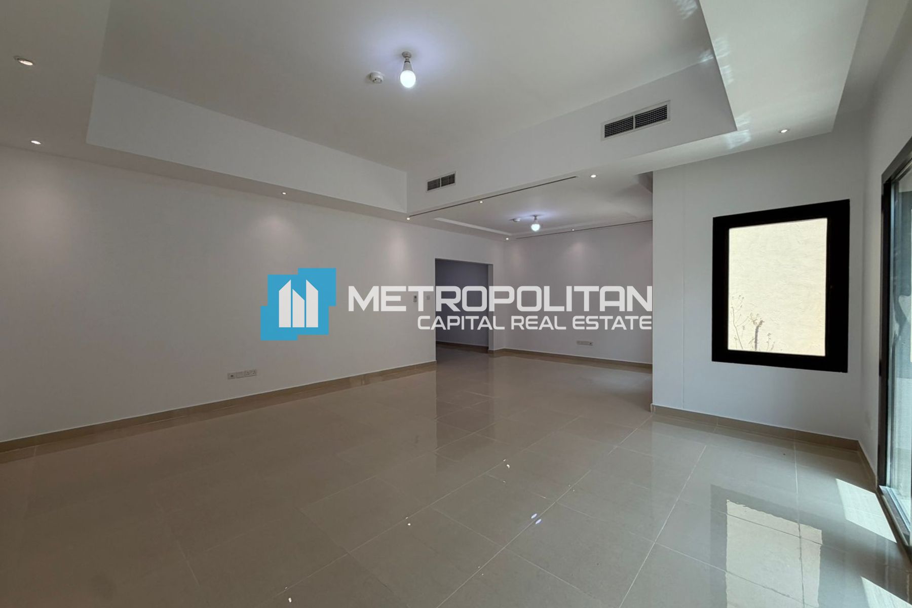 Ready To Move | Private Parking | Well Maintained photo-3