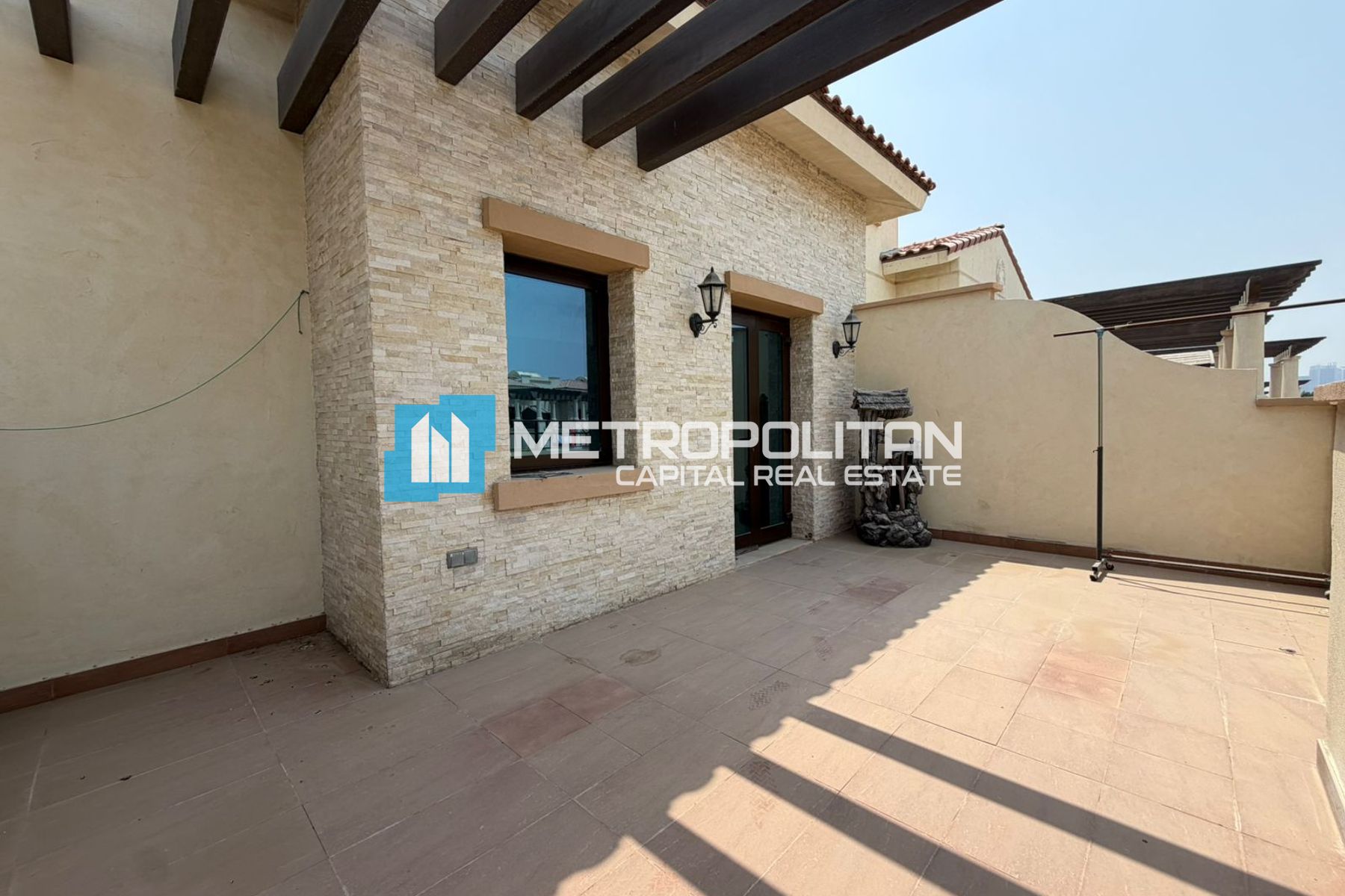 Ready To Move | Private Parking | Well Maintained photo-5