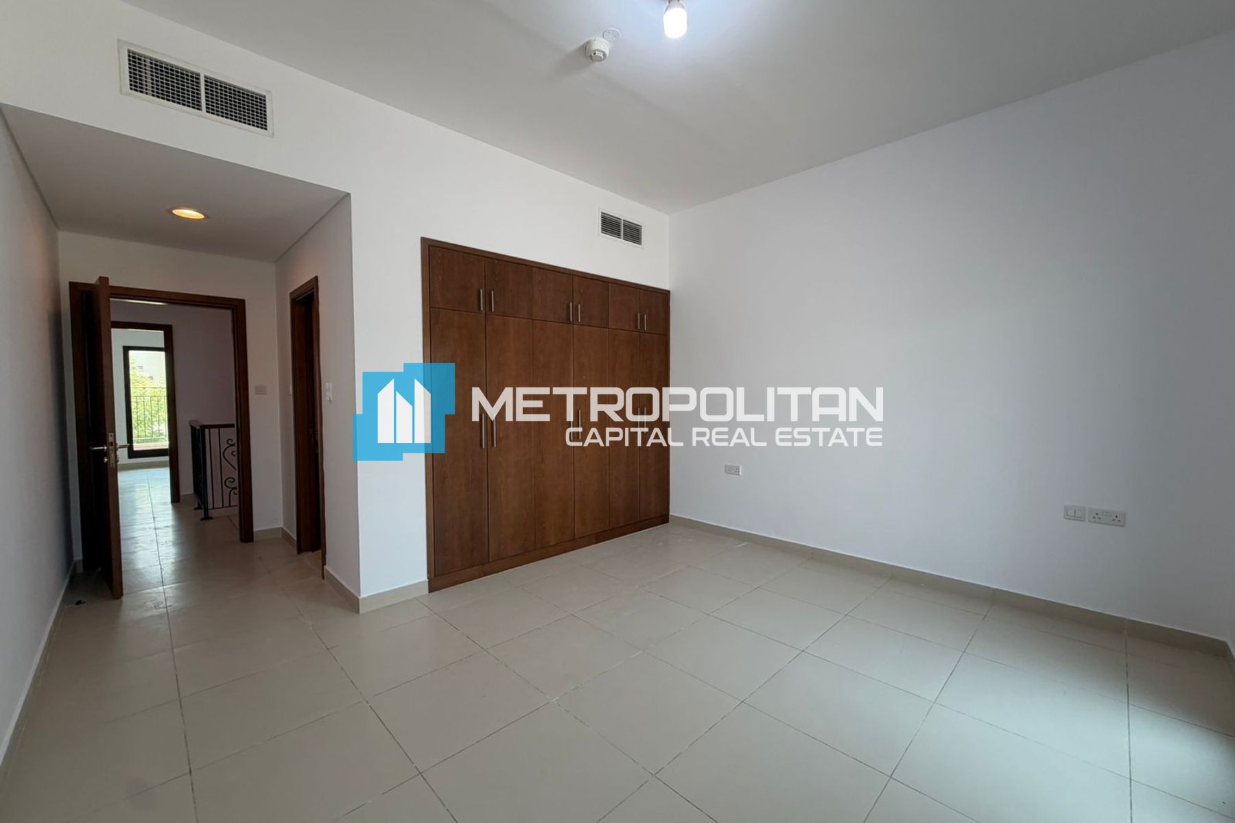 Ready To Move | Private Parking | Well Maintained photo-6