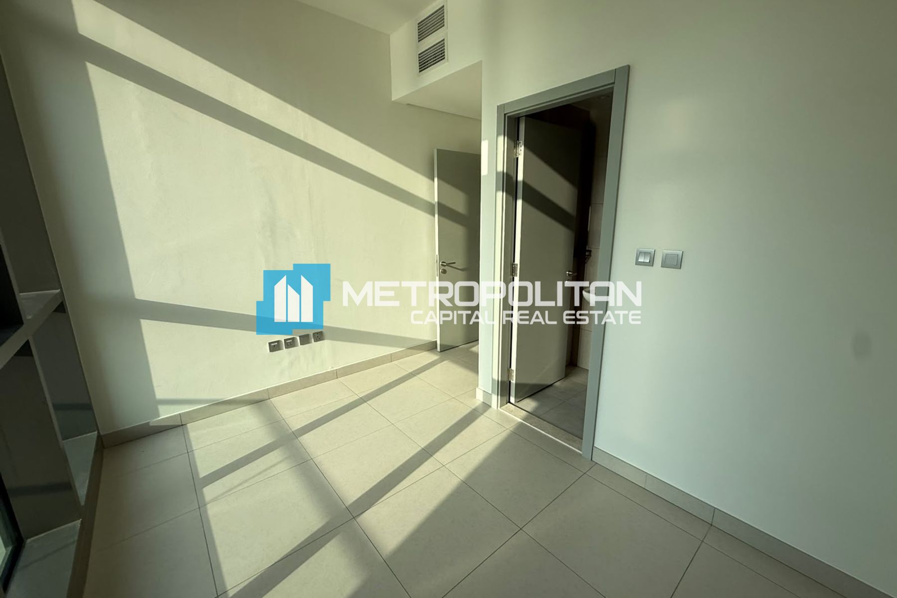 Duplex 3BR | Full Canal View | Ready to Move photo-15