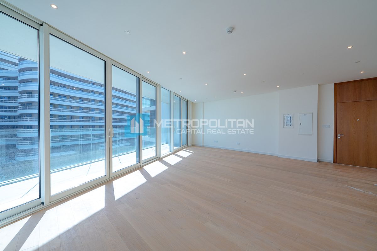 High End 3BR+Maids | Balcony | Beachfront Living photo-1