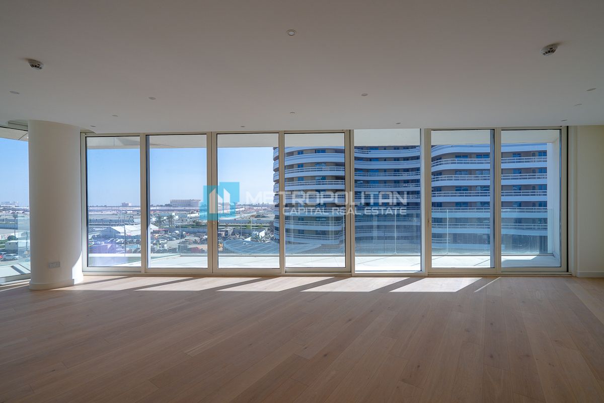 High End 3BR+Maids | Balcony | Beachfront Living photo-4