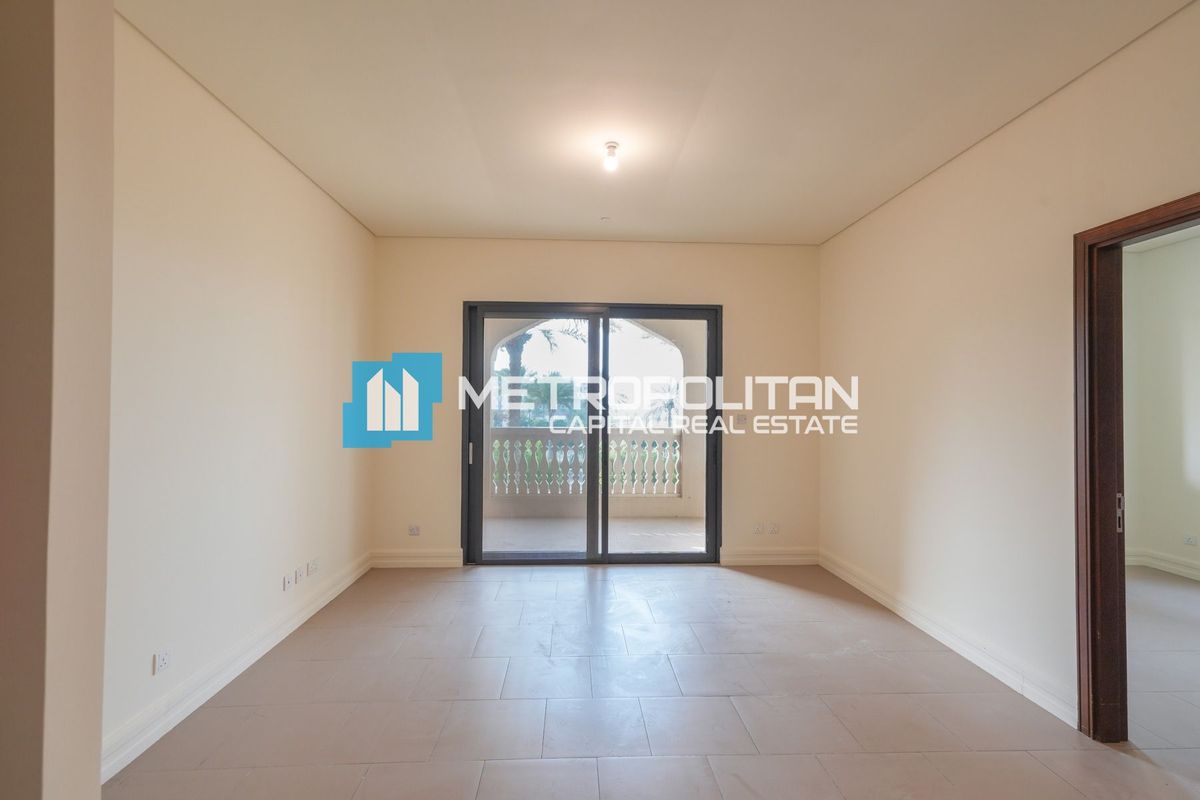 Distress Deal | Vacant 1BR+Balcony | Urgent Sale photo-1