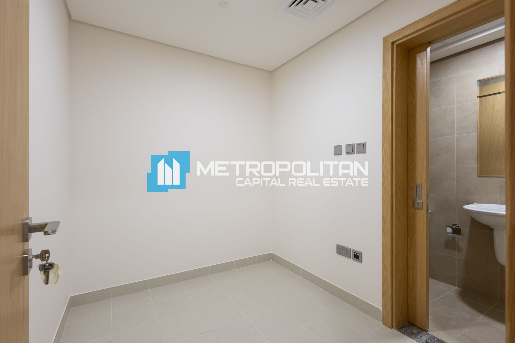 Beautiful 3BR+M | High Floor | Vacant | Full Canal photo-18