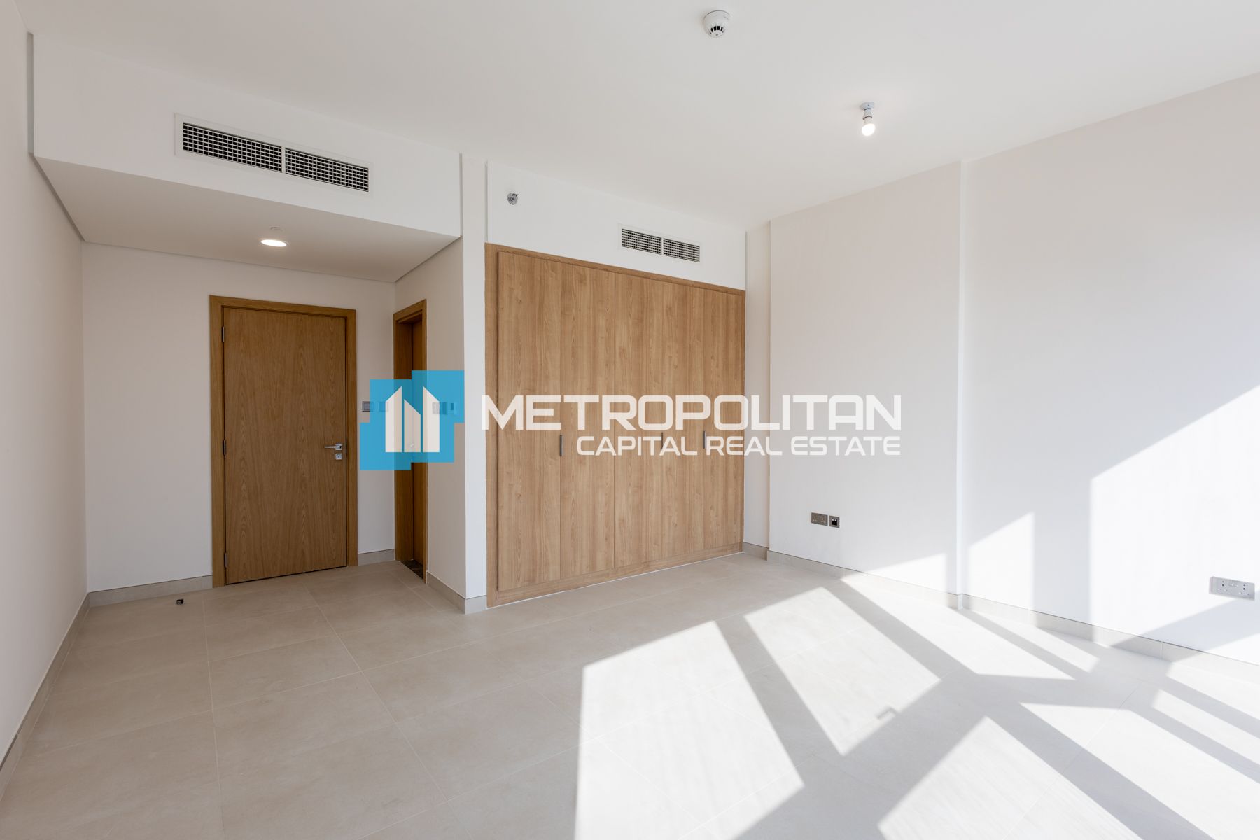 Beautiful 3BR+M | High Floor | Vacant | Full Canal photo-4