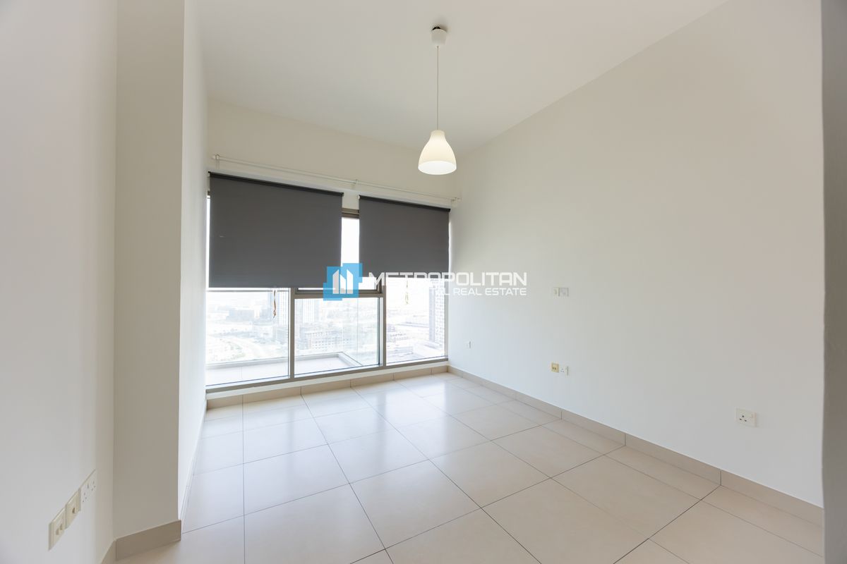 High Floor | Next to Corner 2BR | Community View photo-1