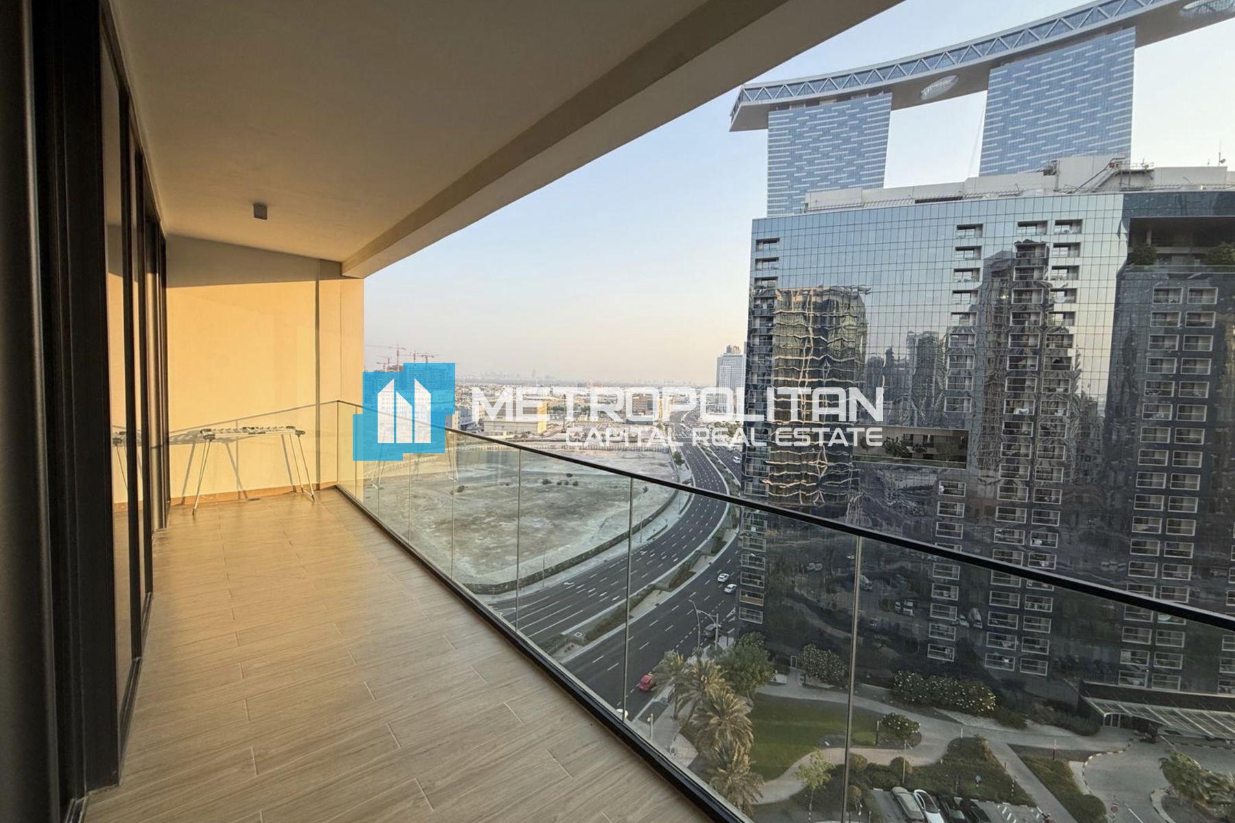 Modern 1BR | Large Balcony | High End Amenities photo-4