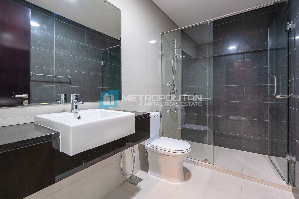 Marina View | Ready to Move | Prime Location photo-16